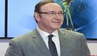 Kevin Spacey comes out as gay, responds to alleged sexual misconduct