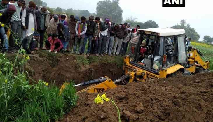 girl fell in borewell