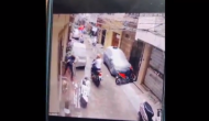 Delhi: Mother saves 4-yr-old girl daughter from kidnappers; incident caught on camera