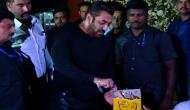 Salman Khan's 57th birthday: 'Bhaijaan' cuts cake with paps, see pictures