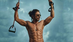 Shah Rukh Khan gives befitting reply to Twitter user asking for 'real collection' of 'Pathaan'