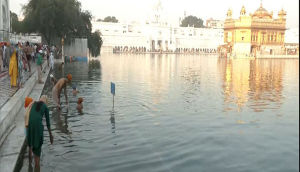 Devotees take holy dip in Golden Temple 'Sarovar' on Baisakhi