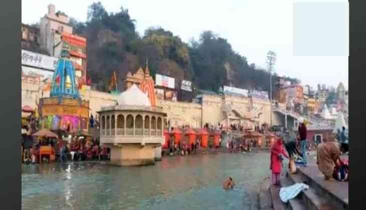 Devotees take holy dip in Ganga on Basant Panchami