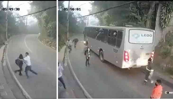 Strangers rush to help girl