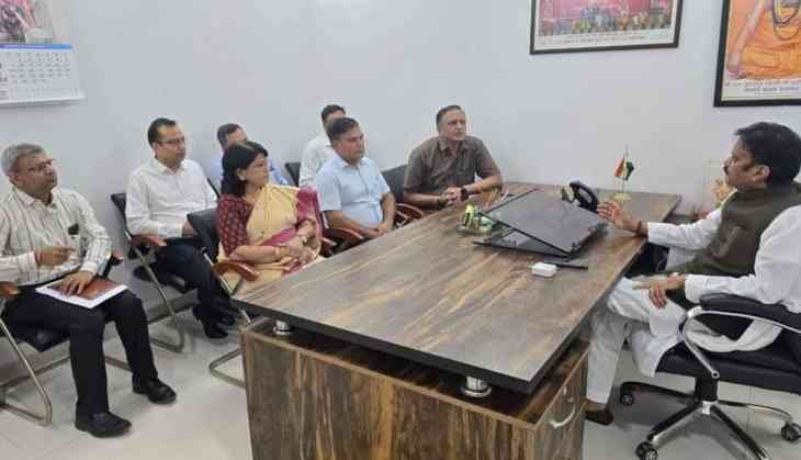 The deans of medical colleges in the state met with Deputy Chief Minister Rajendra Shukla
