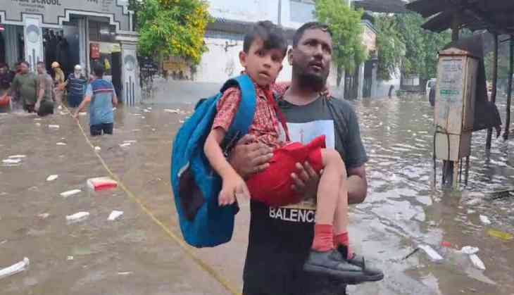 Heavy rainfall leaves 800 students stranded